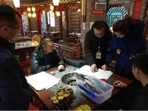 江陽區(qū)市場監(jiān)管局對被舉報(bào)使用回油3家火鍋店實(shí)施立案調(diào)查